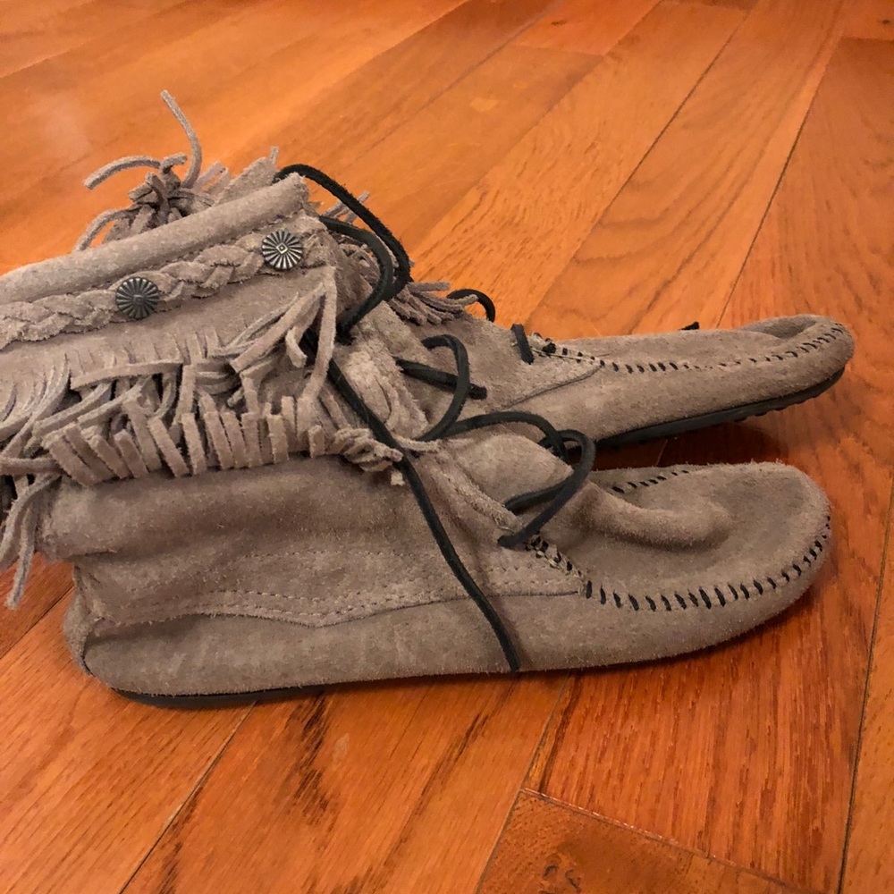 Minnetonka Moccasin women’s ankle boot size 7